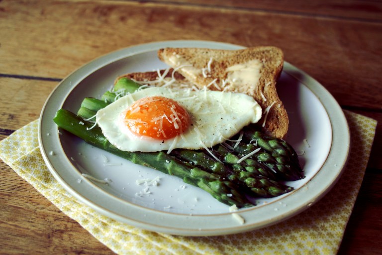 Asparagus and fried egg
